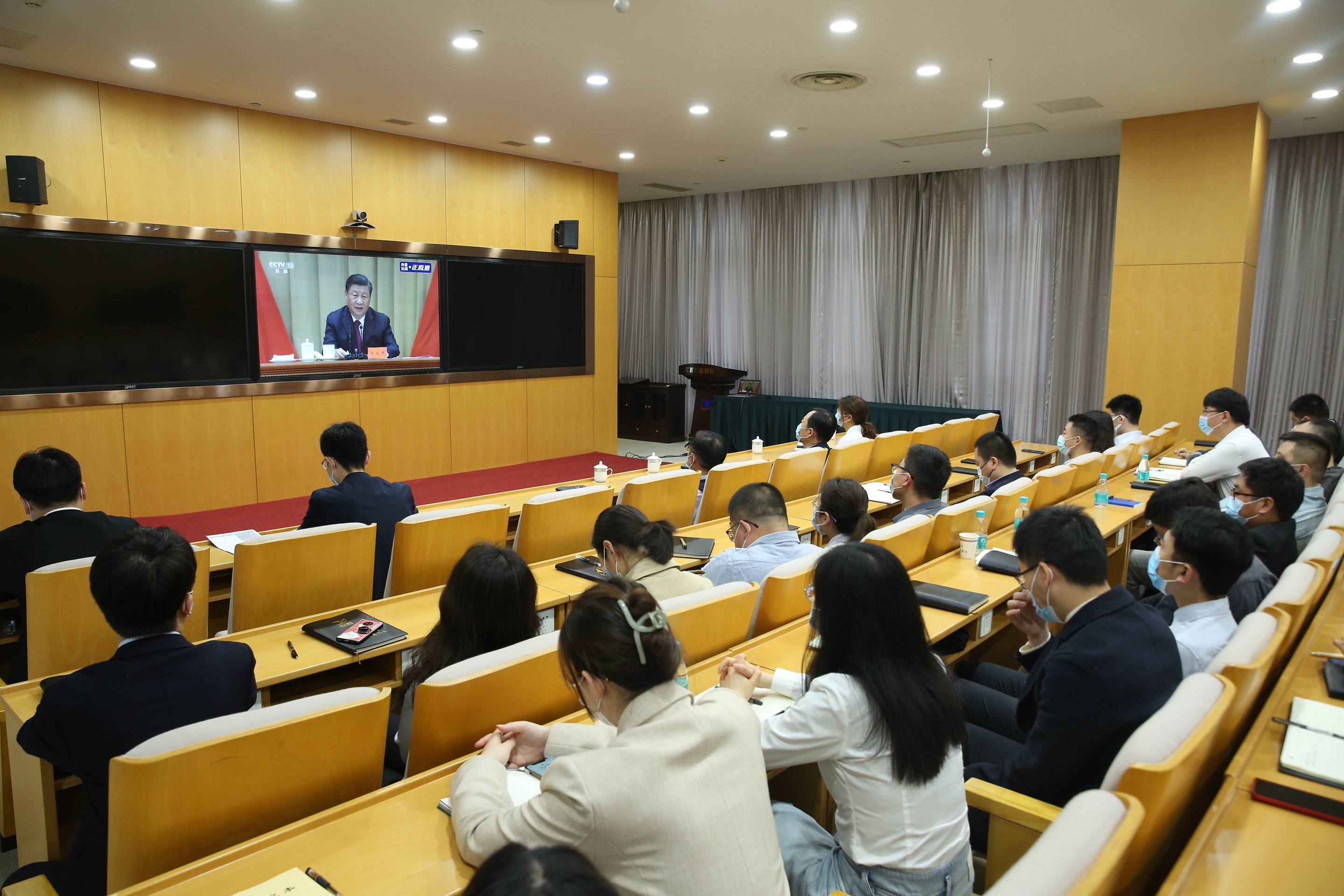 集團組織觀(guān)看慶祝中國共產(chǎn)主義青年團成立100周年大會(huì )_眸目壓縮.jpg